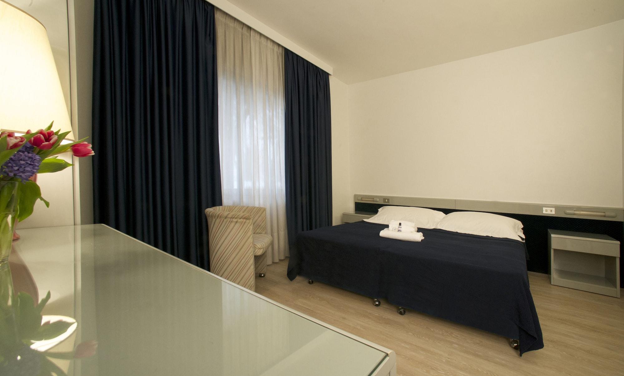 Club Hotel Mestre Esterno foto